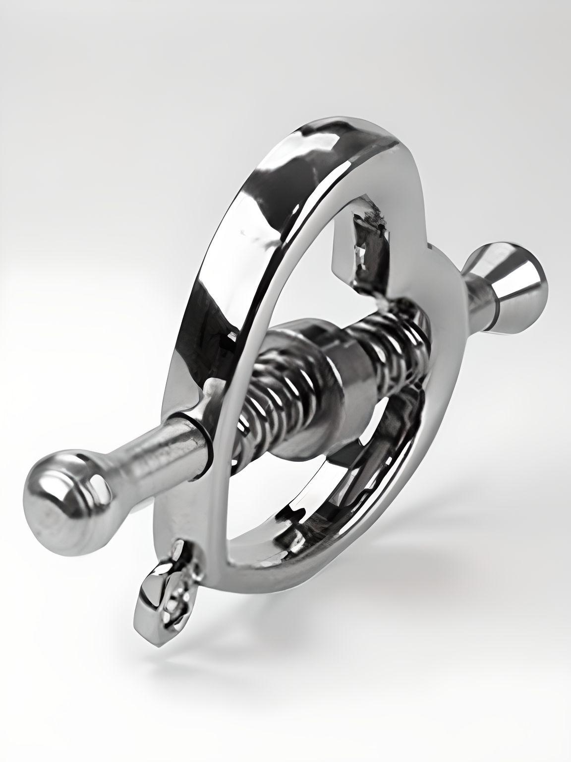 Heart Vice Nipple Clamps for Bondage – Close-up view highlighting the premium stainless steel and smooth finish, perfect for comfortable yet thrilling use.