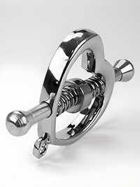 Heart Vice Nipple Clamps for Bondage – Close-up view highlighting the premium stainless steel and smooth finish, perfect for comfortable yet thrilling use.