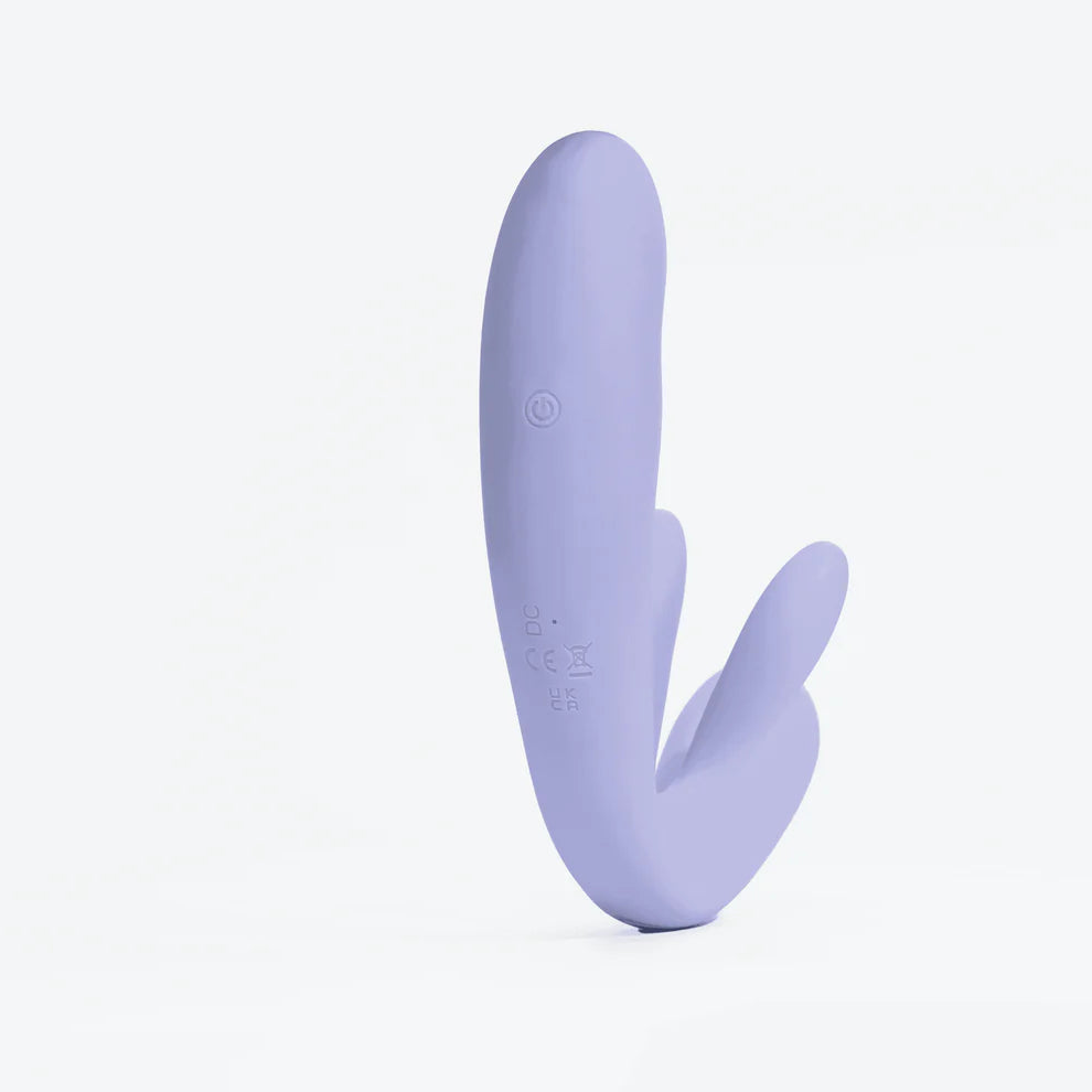 User experience with Duopeak – AI-Powered Double-Ended Vibrator for Shared Lesbian Pleasure, emphasising the motion-sensing technology in action.