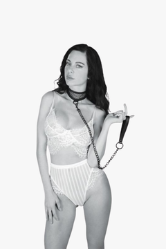 The nickel-free metal chain of the S&M Fishnet Collar & Leash Bondage Set, designed for skin comfort and style.
