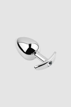 The ergonomic design of the weighted butt plug with metal anchor base by Scandals, perfect for both beginners and experienced users seeking pleasure.