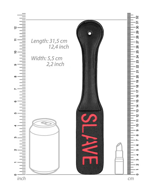 A stylish image of a black paddle alongside a ruler and comparison items, highlighting the paddle's dimensions: 31.5 cm length and 5.5 cm width.