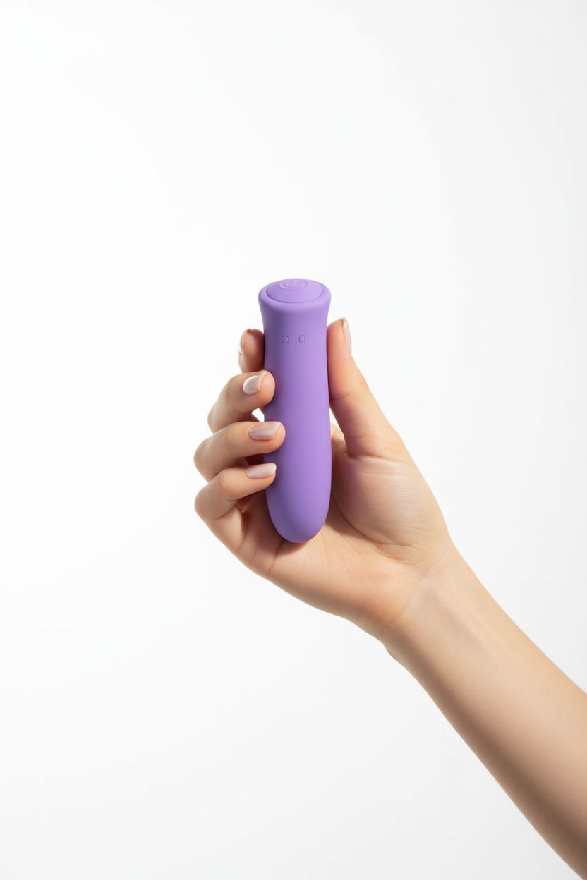 Powerful rechargeable bullet vibrator by Scandals with 7 vibration functions, sleek and compact design for ultimate pleasure.