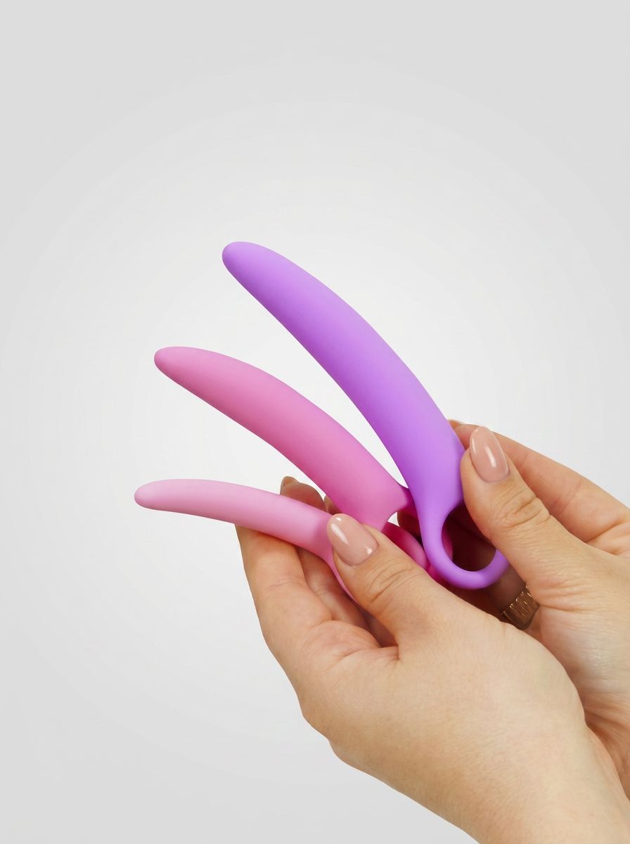 Skins Care 3pcs Curved Dilator Set for a comfortable experience in intimate wellness, showcasing the luxurious design of this dilator set.