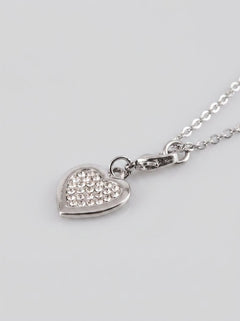 Showcasing the Intimate Heart-Shaped Labia Jewellery Chain Pendant, designed for those seeking exquisite labia jewellery.