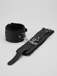 Sensual blindfold from the 8-Piece Beginner Bondage Kit, crafted to create mystery and heighten anticipation during play.