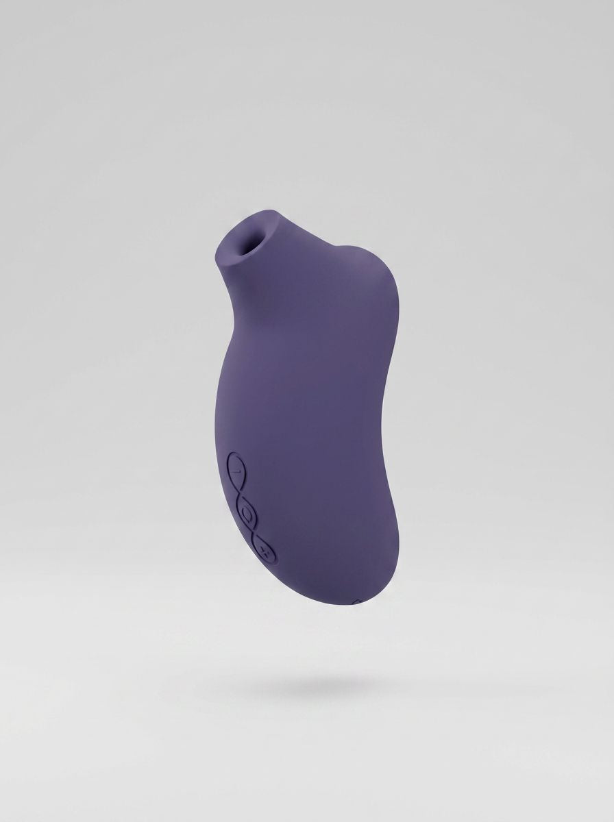 LELO SONA 3 Cruise – Sonic Suction Clitoral Stimulator in Black, showcasing its luxurious design and body-safe silicone for exquisite pleasure.