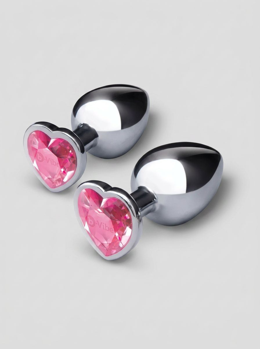 b-Vibe Heart Shaped Jewel Metal Butt Plug Training Set - An elegant butt plug set featuring a heart-shaped pink gem base and glossy metal design for luxury and comfort.