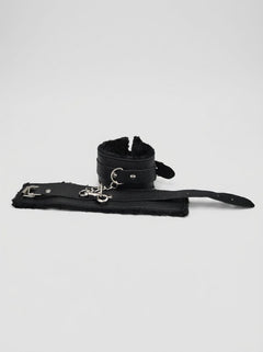 Elegant 8-Piece Beginner Bondage Kit with a sleek adjustable collar and lead, designed to enhance control in intimate moments.