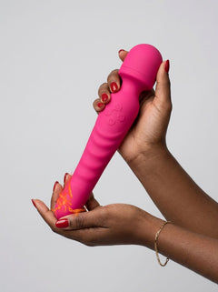 Scandals waterproof double-ended vibrator with heating, 7 speeds, flexible silicone design, suitable for sensual pleasure and intimacy.
